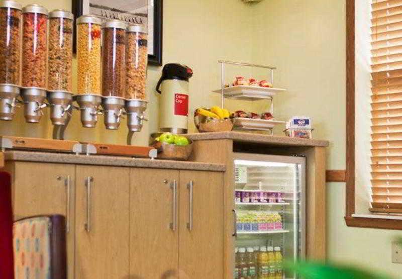 Towneplace Suites By Marriott Detroit Livonia Restaurant foto